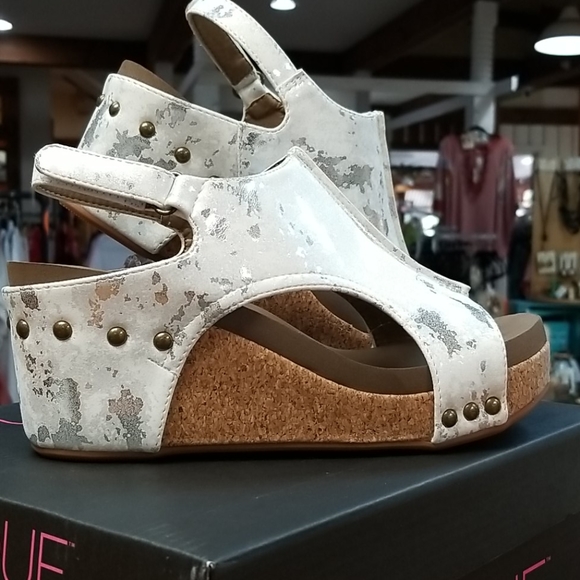 NIB Corky's Carley White Metallic Cork Wedge - Picture 2 of 4